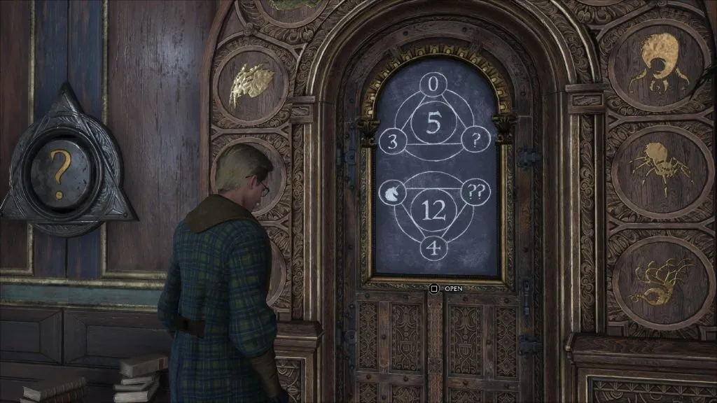 Puerta con símbolo animal de Hogwarts Legacy