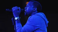 肯伊威斯特 (Kanye West) 聲稱說唱歌手將以 20 美元的價格出售《禿鷹 2》，粉絲們對其進行了猛烈抨擊