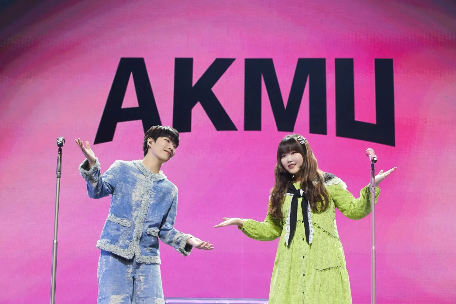 AKMU, 데뷔 10년 만에 공식 팬덤명 공개 - 읽어보세요!