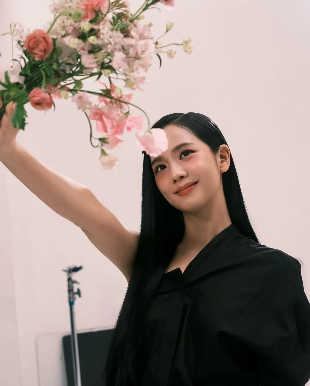 'BEST GIRL': BLACKPINK Jisoo doa generosamente os lucros do canal do YouTube para instituições de caridade