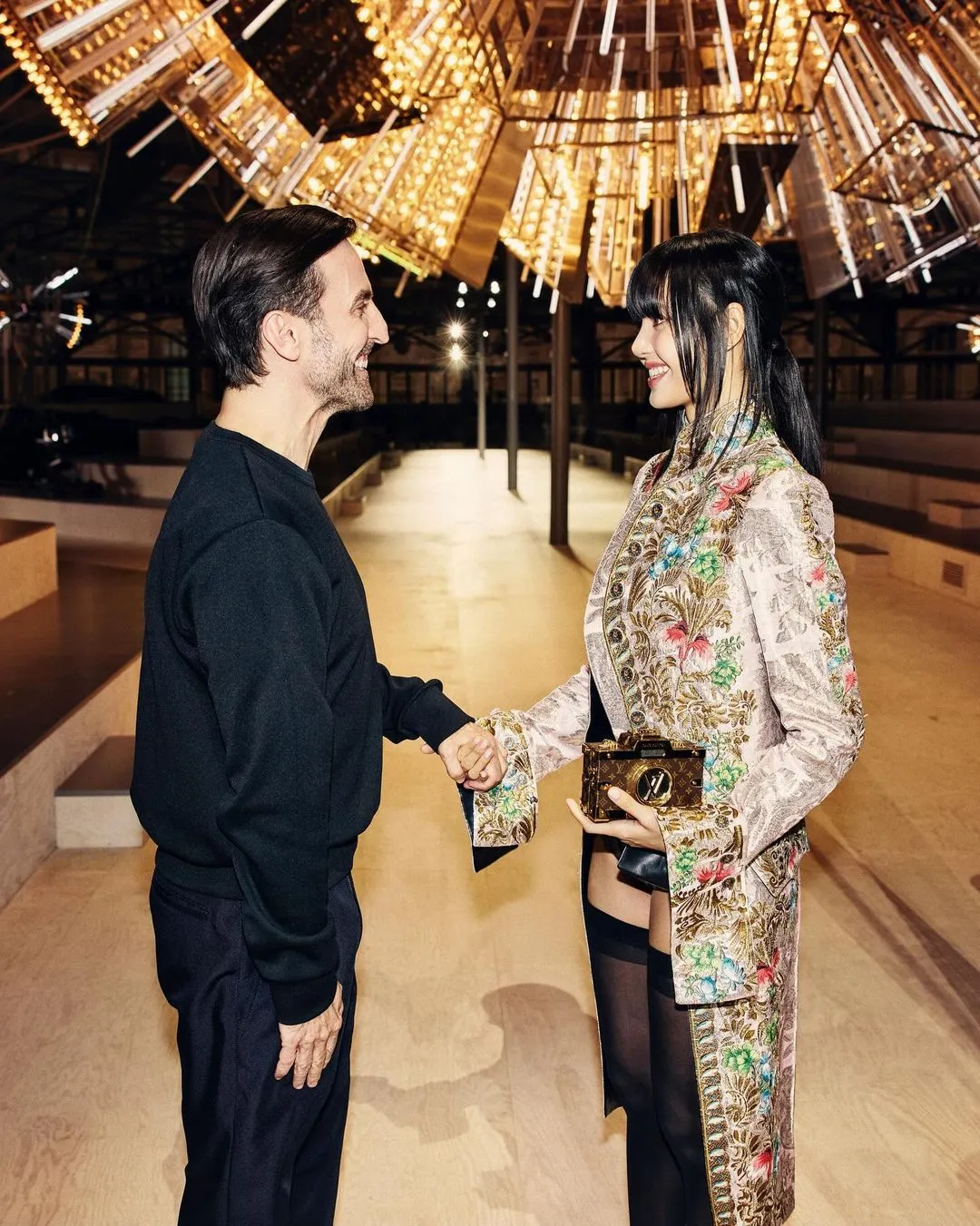 BLACKPINK Lisa é suspeita de se tornar a próxima embaixadora global da Louis Vuitton – aqui está o porquê