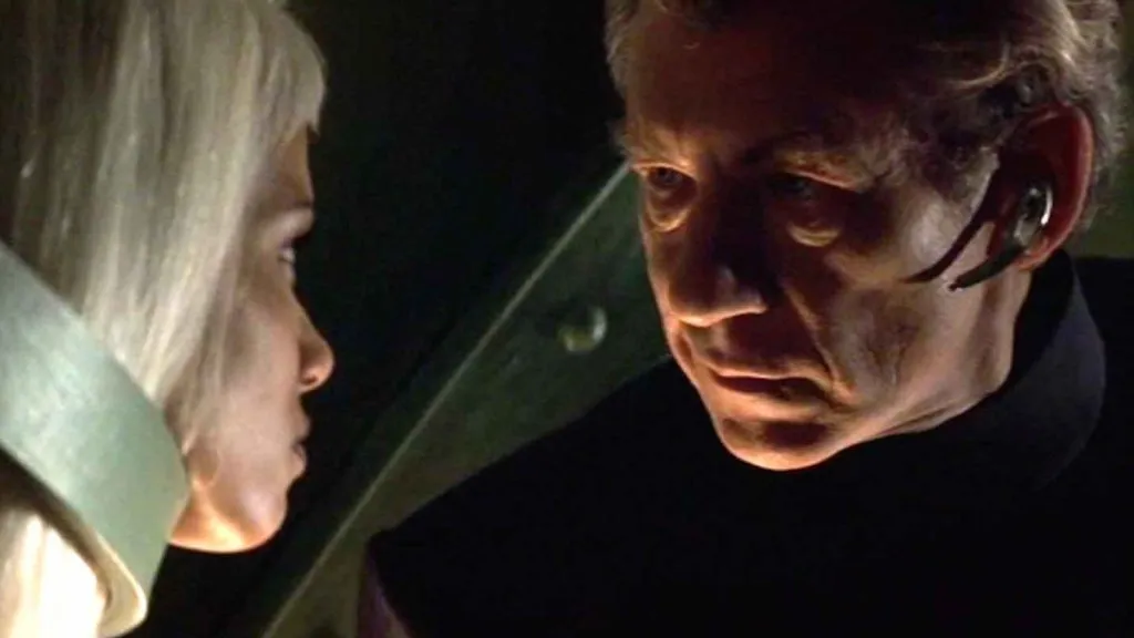 엑스맨(2000)에서 로그와 매그니토 역을 맡은 안나 파킨(Anna Paquin)과 이안 맥켈런(Ian McKellan)