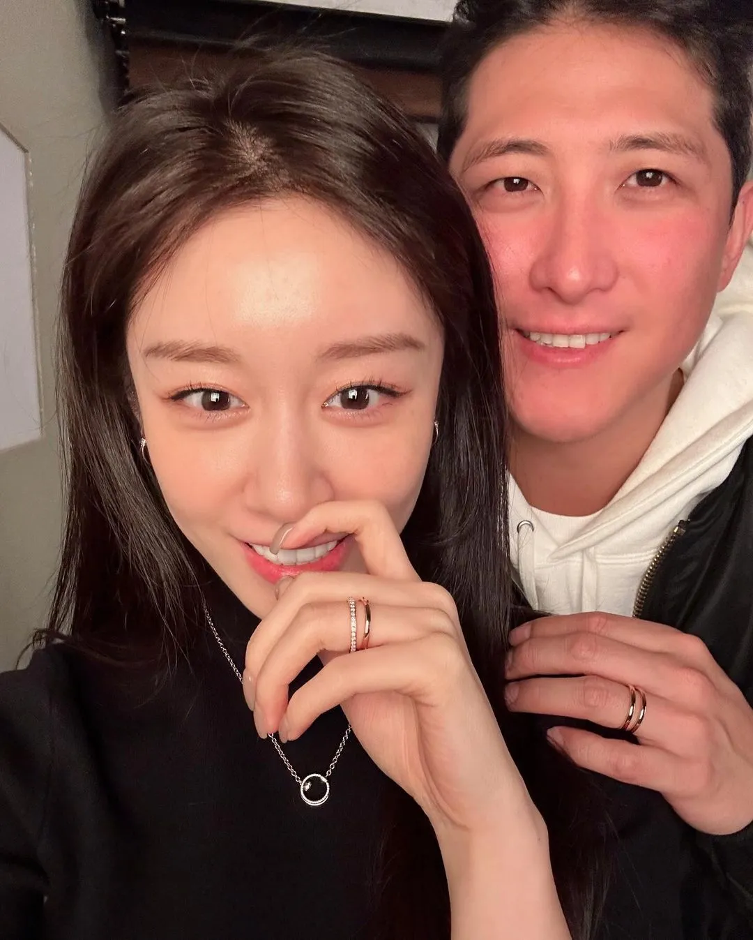 T-ARA Jiyeon y su esposo Hwang Jae-gyun