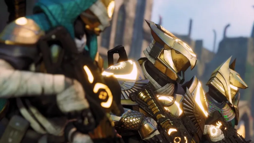 Tres Guardianes con conjuntos de armaduras de las Pruebas de Osiris en Destiny 2.