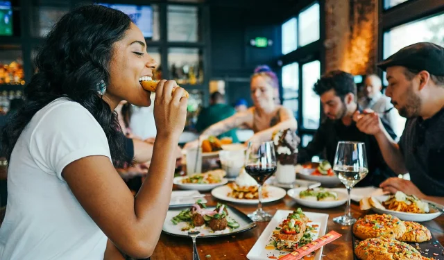 L’influenceuse qui a demandé au restaurant de lui donner de la nourriture gratuite est critiquée