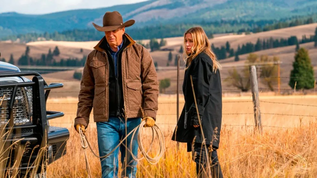 Kevin Costner i Piper Perabo w Yellowstone