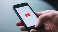 YouTube推出新工具幫助辨識深度偽造內容