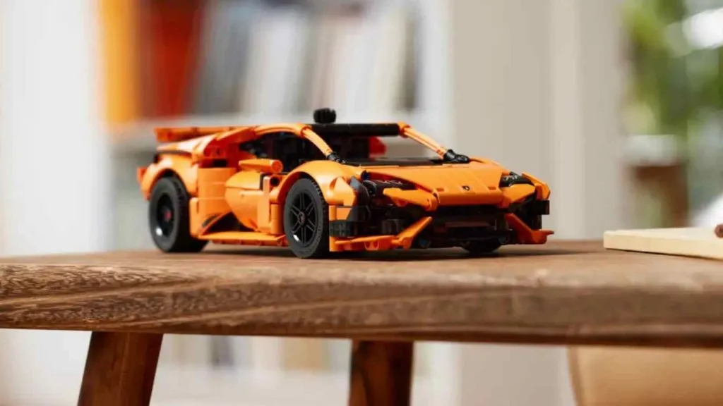 Zu sehen ist der LEGO Technic Lamborghini Hurricane Orange