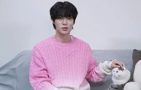 “I Live Alone” Ahn Jae-hyun revela o dia a dia com seu gato de estimação “É hora de você fazer isso sozinho agora”