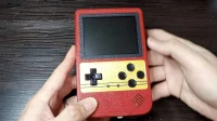Modder 將復古 Famicom 轉變為甚至使用卡帶的手持設備