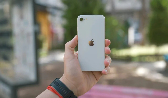 La fuga de la carcasa del iPhone SE 4 revela un diseño familiar