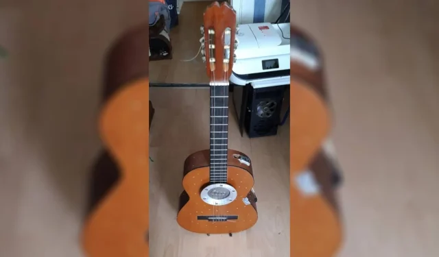 Homem mostra PC embutido dentro de guitarra e deixa comunidade confusa