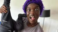 Il burlone di TikTok Mizzy interrogato dalla polizia dopo aver pubblicato la foto di un bambino a testa in giù