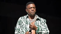 Boosie가 Diddy를 옹호: “다른 연예인들의 발자취를 따라가는 것일 뿐”