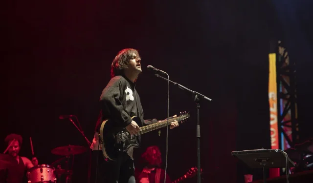 Los fanáticos expresan creciente preocupación por Conor Oberst después de su preocupante actuación reciente en estado de ebriedad