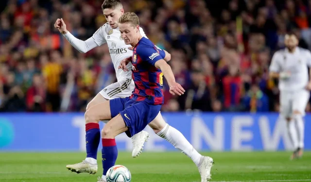 Porównanie Federico Valverde i Frenkie de Jonga: Który pomocnik błyszczy w EA FC 25?