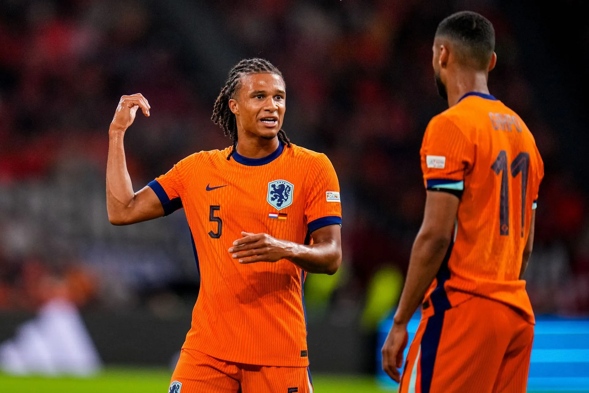 Ake (left) in conversation with Cody Gakpo (Image via Getty)