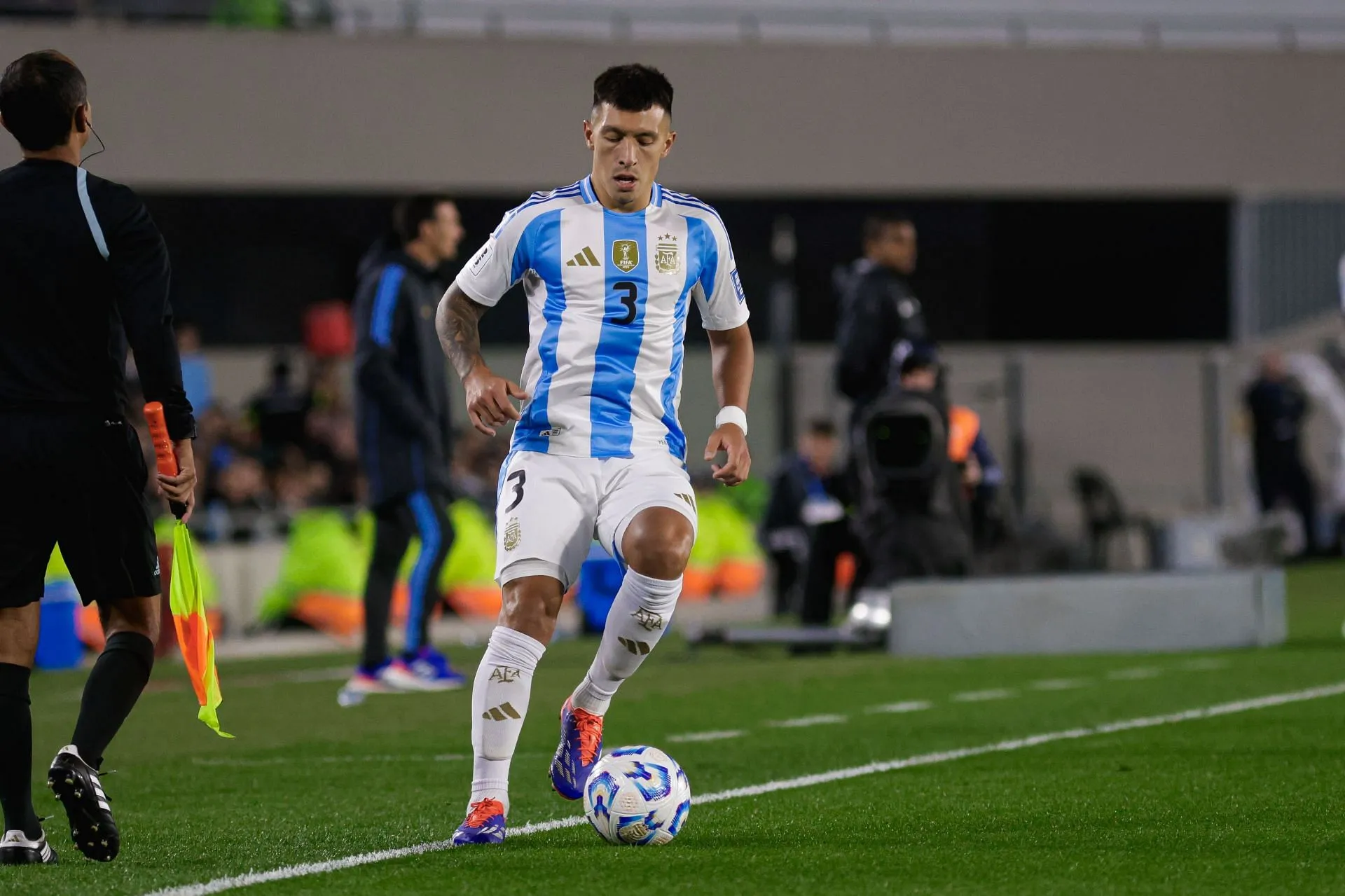 Martinez playing for Argentina (Image via Getty)