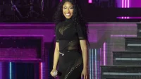 妮琪·米娜 (Nicki Minaj) 和肯尼思·佩蒂 (Kenneth Petty) 的綜合淨資產：前保安聲稱他們尚未支付和解金額