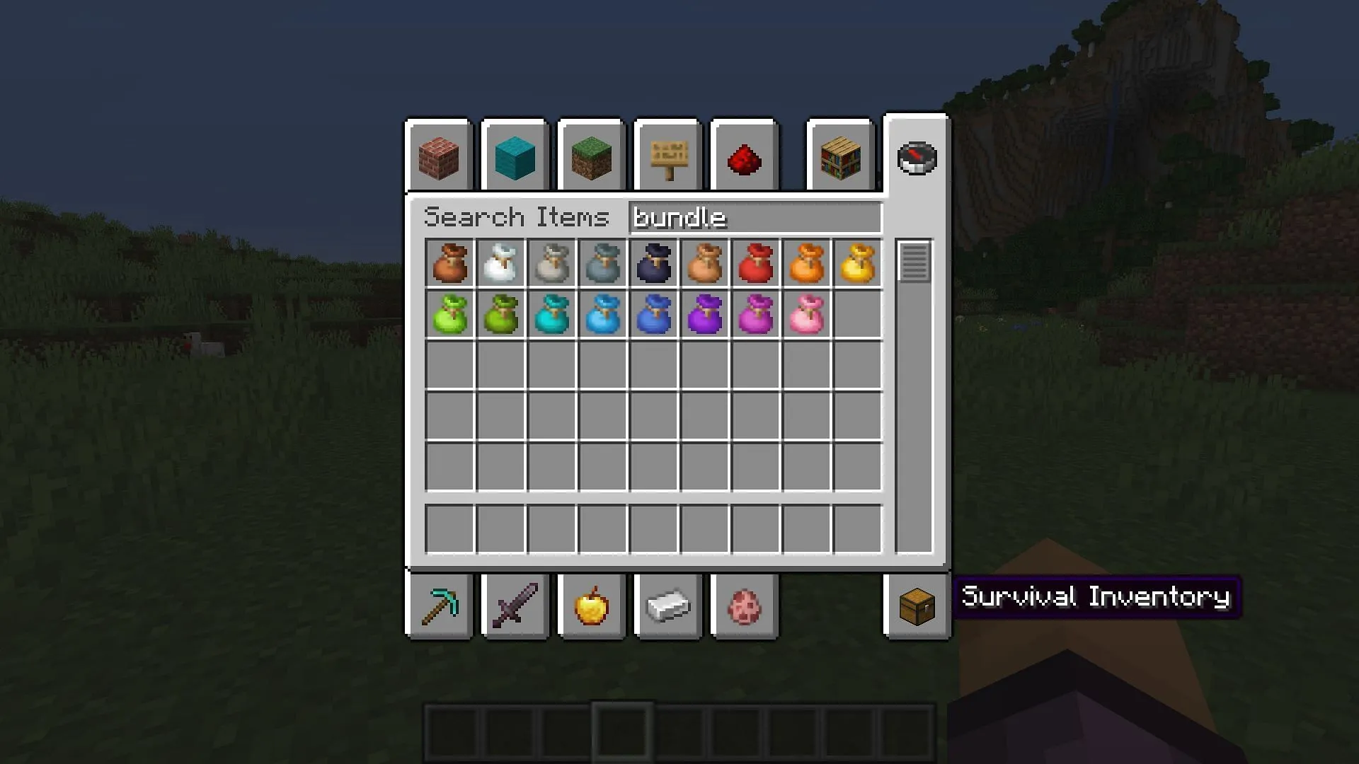 Bundles can be dyed with different colors (Image via Mojang Studios)