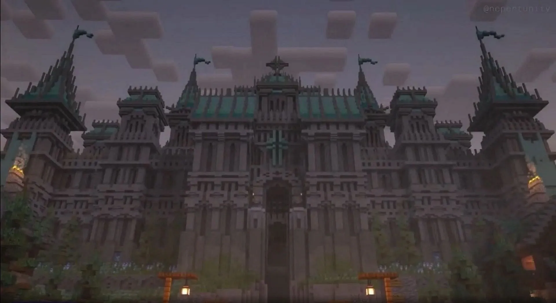 Le château gothique dans Minecraft (Image via Reddit/Disastrous_Client_68 et Mojang Studios)