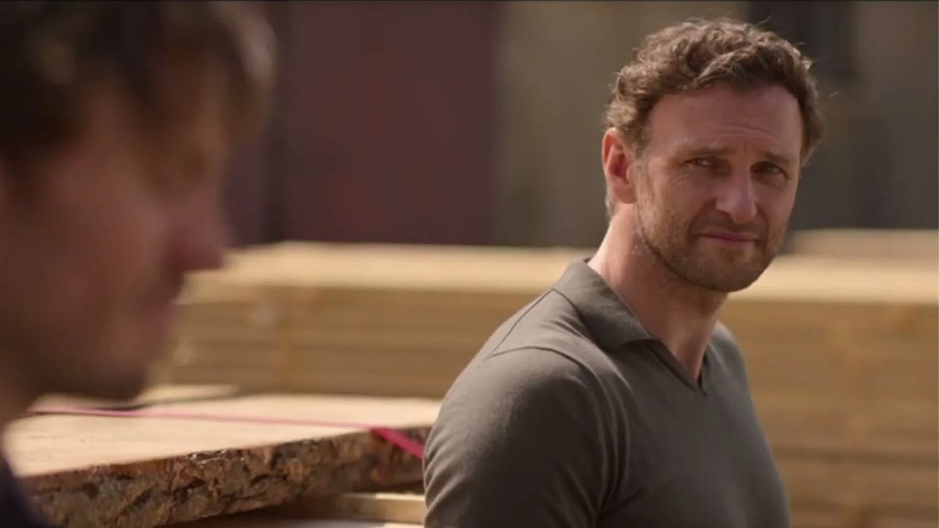 Steven Cree como Liam McKee (irmão de Patrick) (Imagem via Lionsgate)