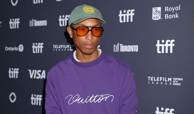 « Pourquoi Pharrell Williams est considéré comme hors sujet » — Internet réagit à sa frustration face aux soutiens politiques des célébrités