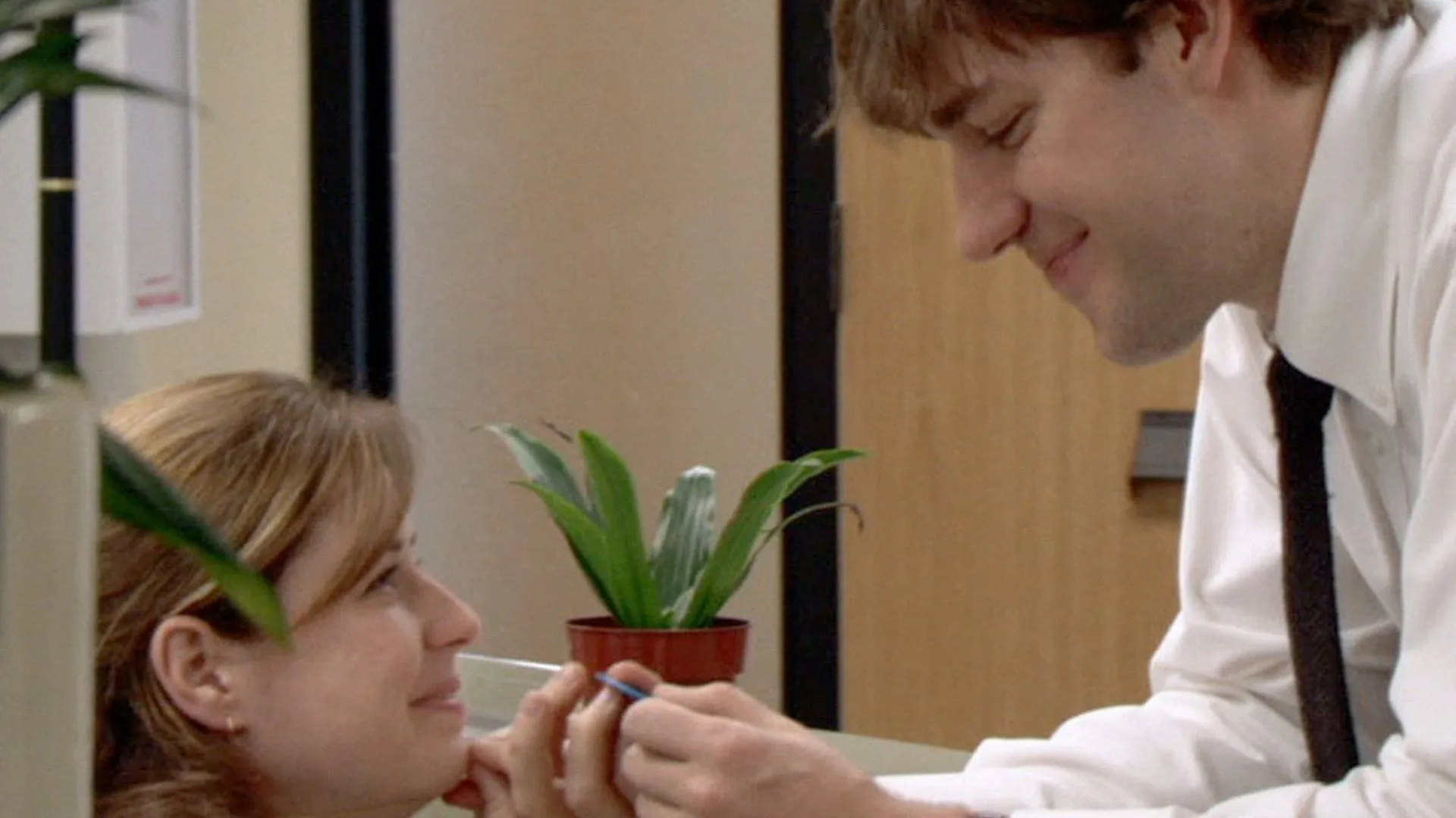 Un'immagine di Jim e Pam da The Office US (Immagine tramite NBC)