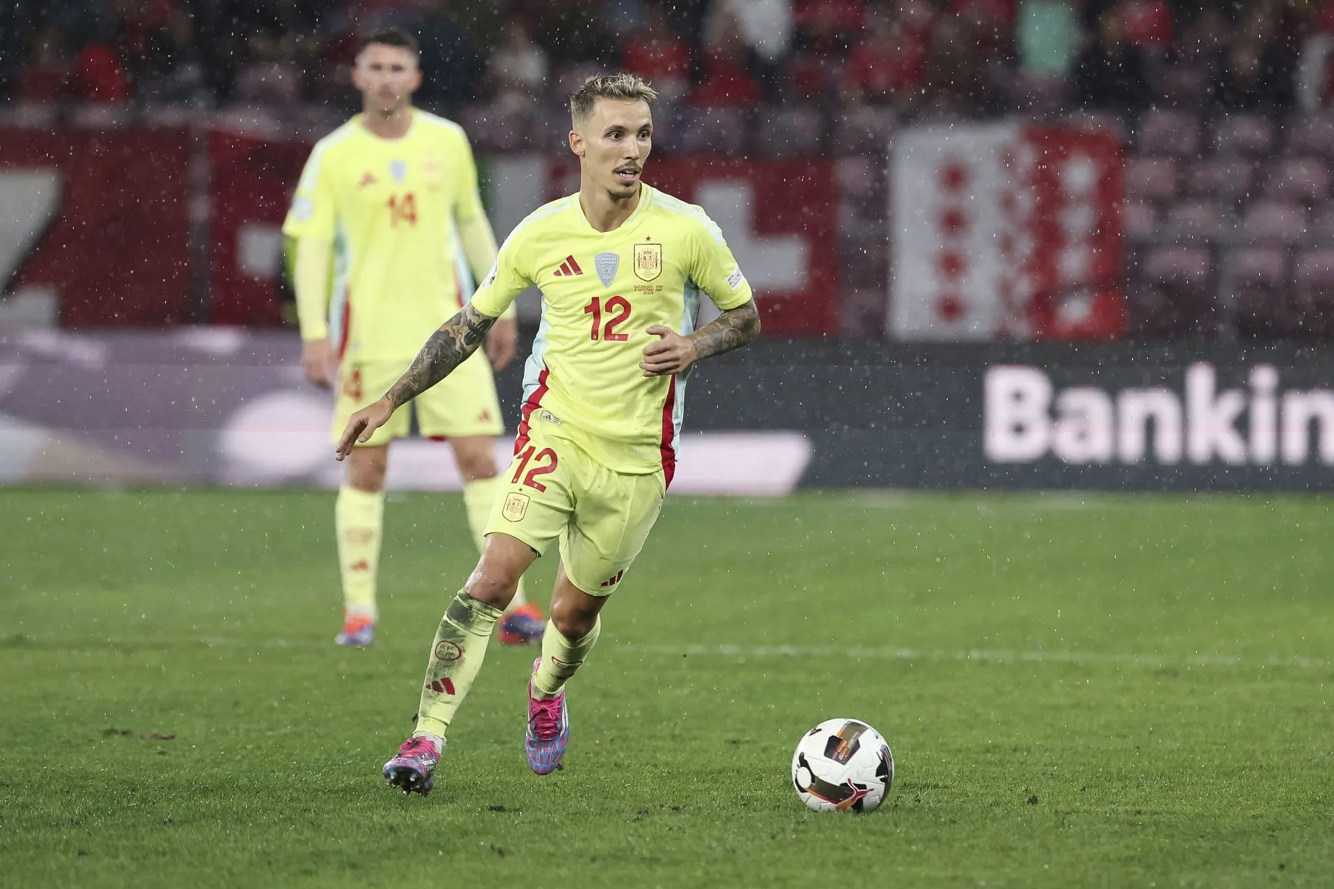 Grimaldo en acción con España (Imagen vía Getty)