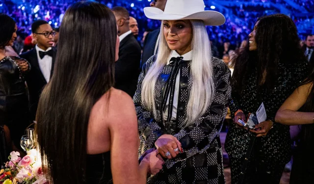 Dolly Parton’s Remarks on Beyoncé: Tina Knowles Refutes Alleged Fiery Clapback Over Recent Comments