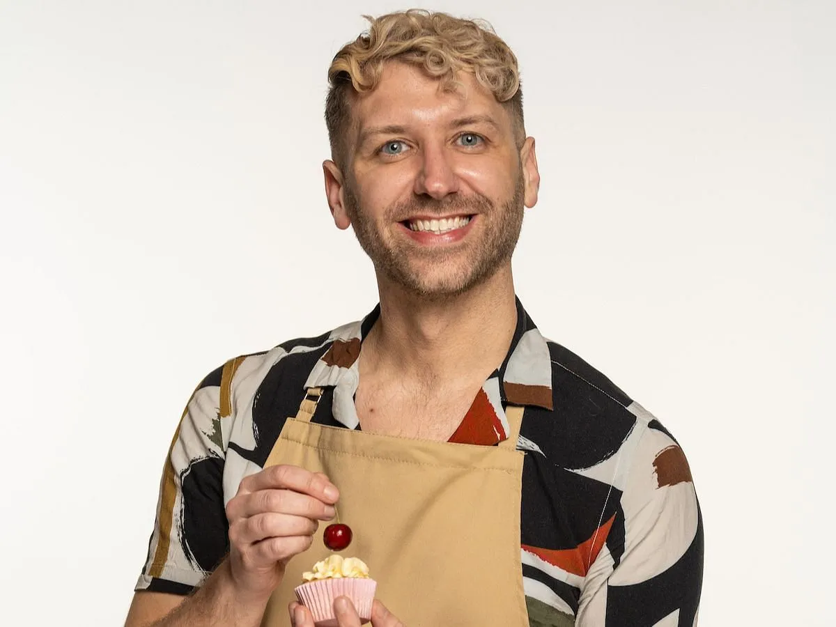 John do The Great British Baking Show (Imagem via Tudum da Netflix)