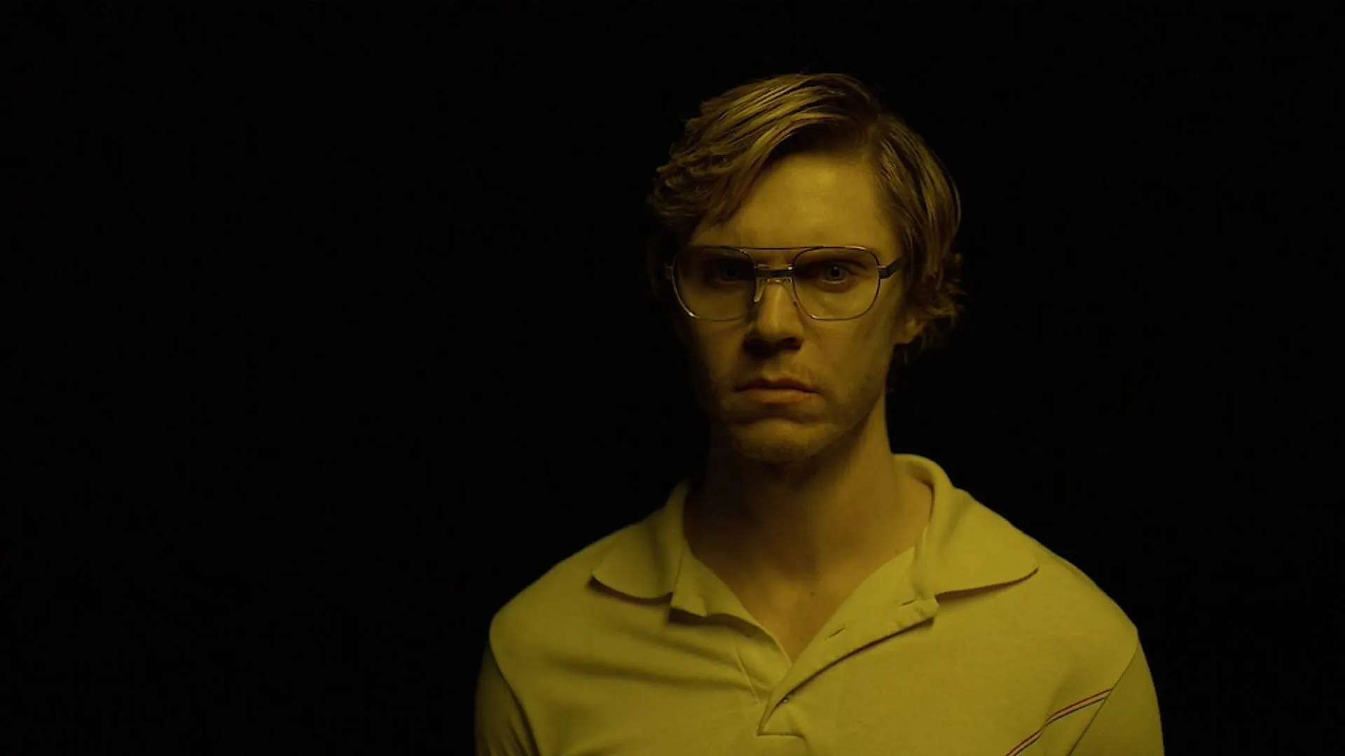 Evan Peters dans Dahmer – Monster : L'histoire de Jeffrey Dahmer (Image via Netflix)