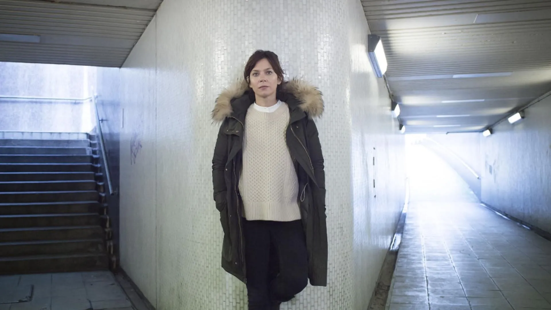 Marcella(2016)의 Anna Friel(Netflix 이미지)