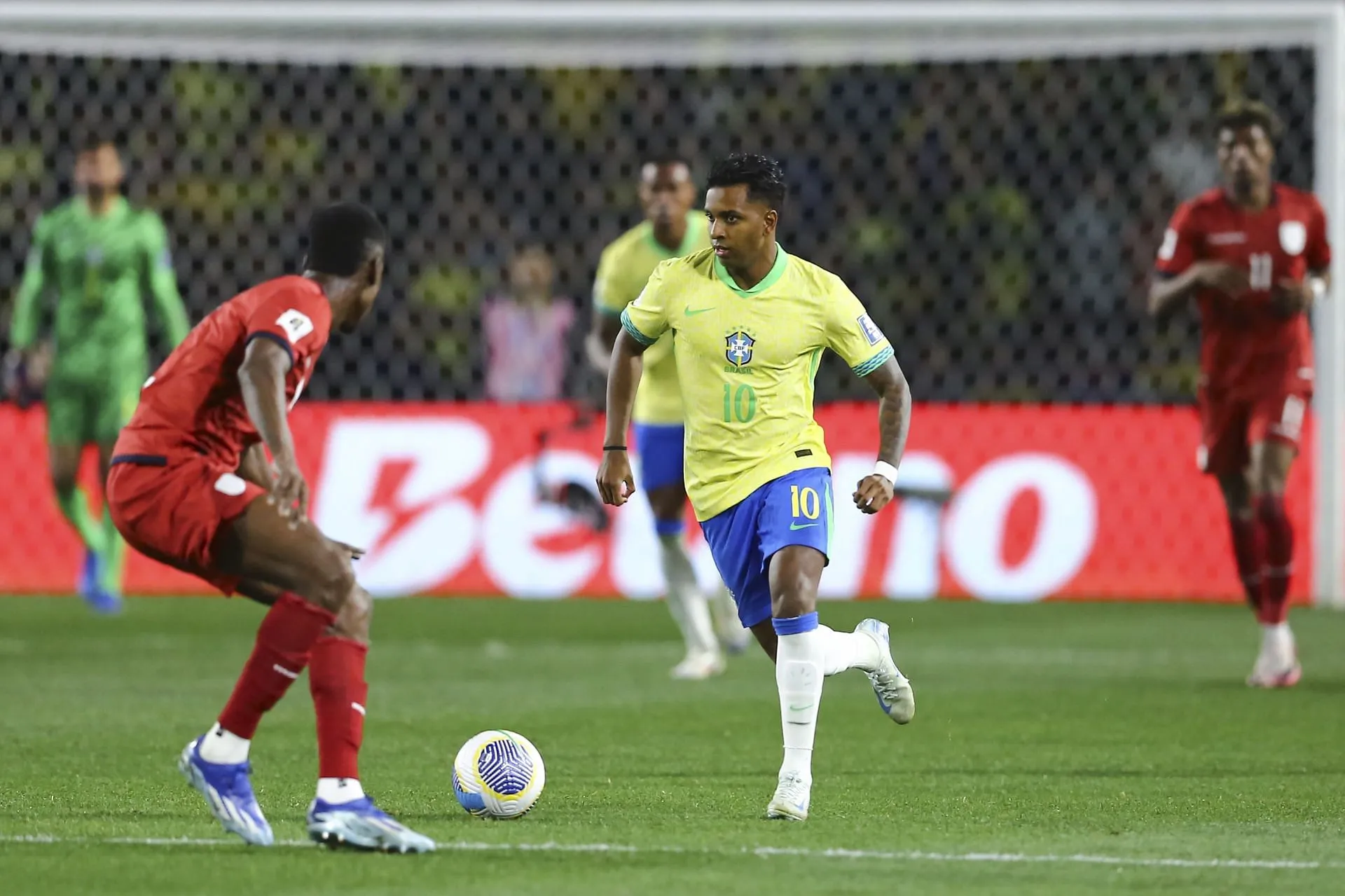 Rodrygo en acción ante Ecuador (Imagen vía Getty)