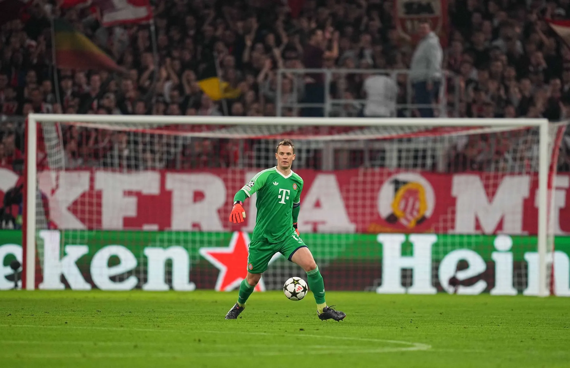 Manuel Neuer en action pour le Bayern Munich (Image via Getty)