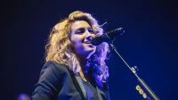 托里凱利 (Tori Kelly) 在與 Boyz II Men 的二重唱中強勁的歌聲讓粉絲們驚嘆不已