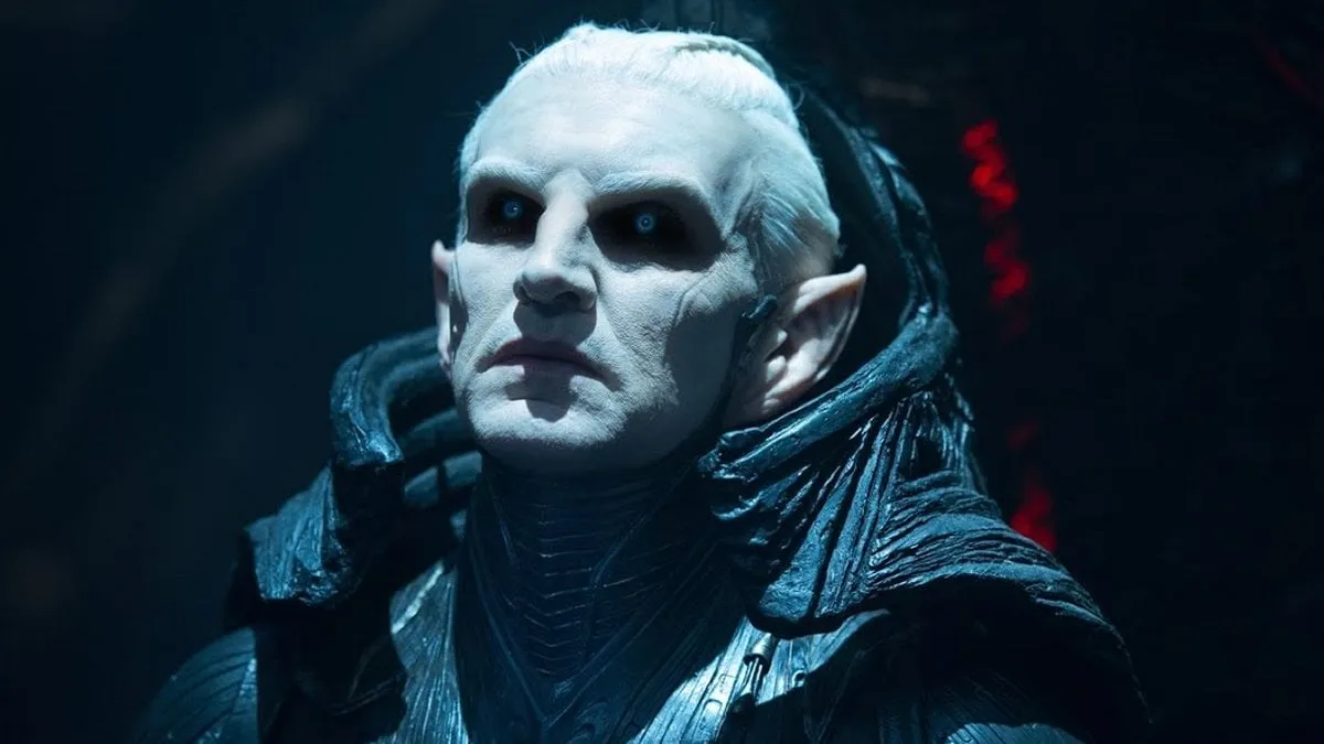 Christopher Eccleston als Malekith in Thor: The Dark World