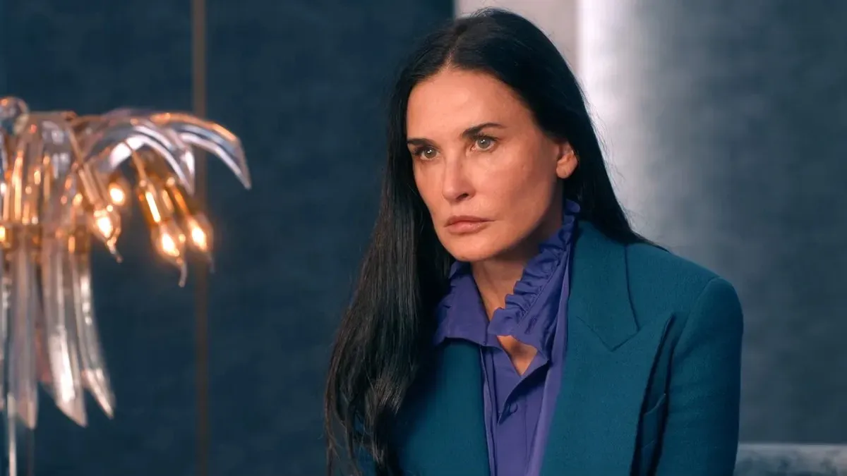 Demi Moore como Elizabeth Sparkle em The Substance