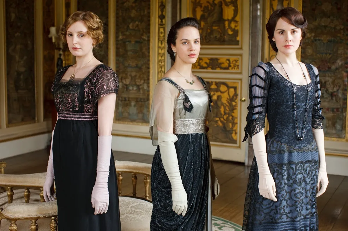 Three sisters dressed in elegant 1920s fashion