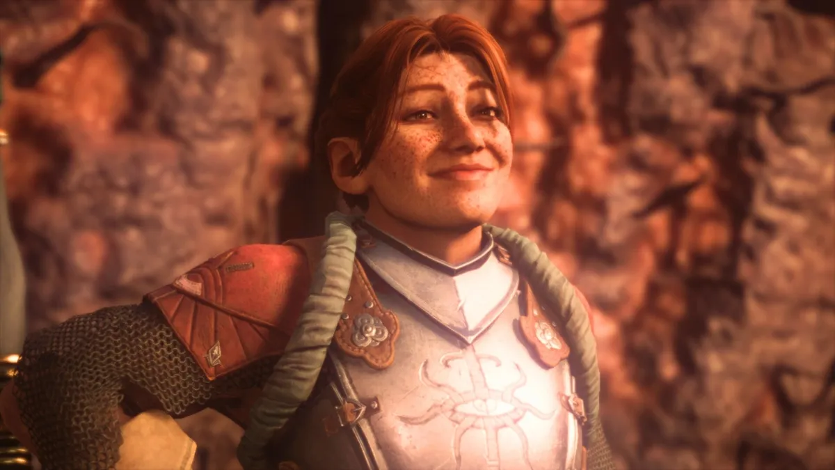 Captura de pantalla de Dragon Age: The Veilguard de Lace Harding con su armadura de Inquisición