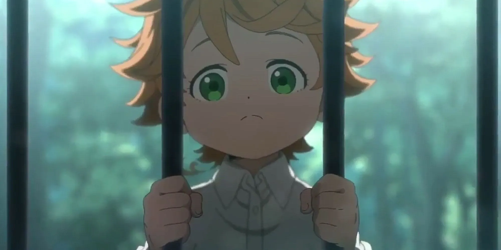 Emma de Promised Neverland olhando através das barras que levam para fora do Grace Field