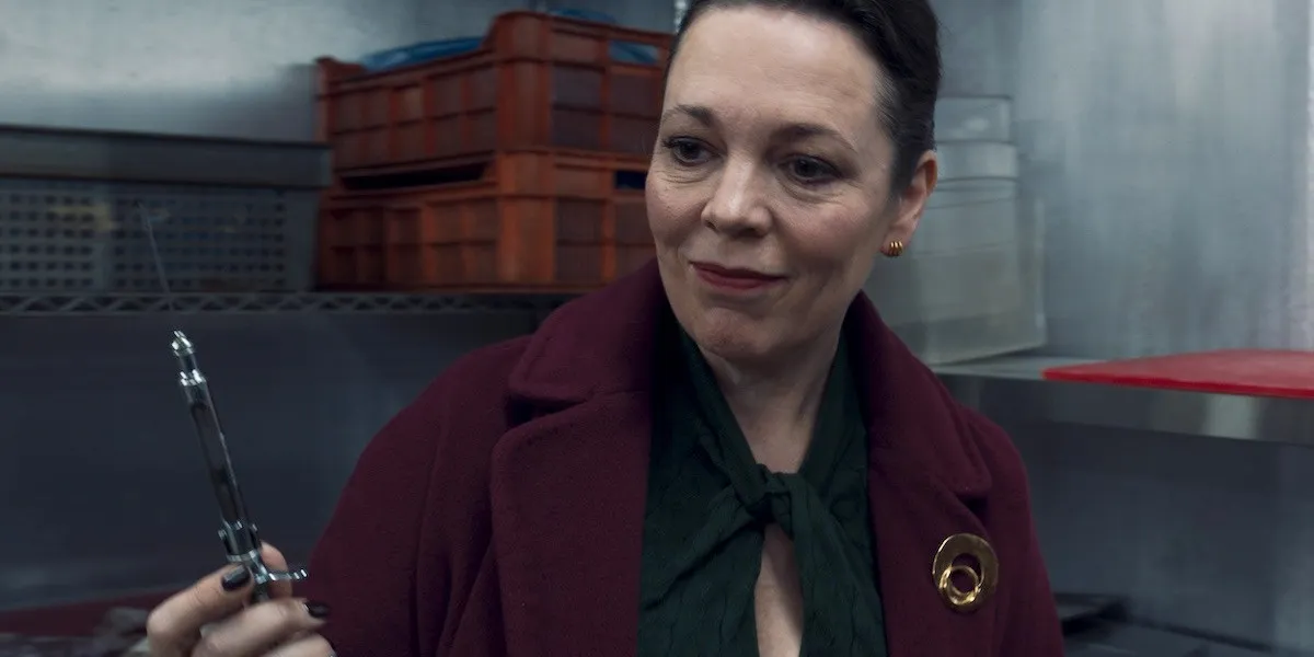 Olivia Colman as Sonya Falsworth holding a syringe in Secret Invasion episode 2