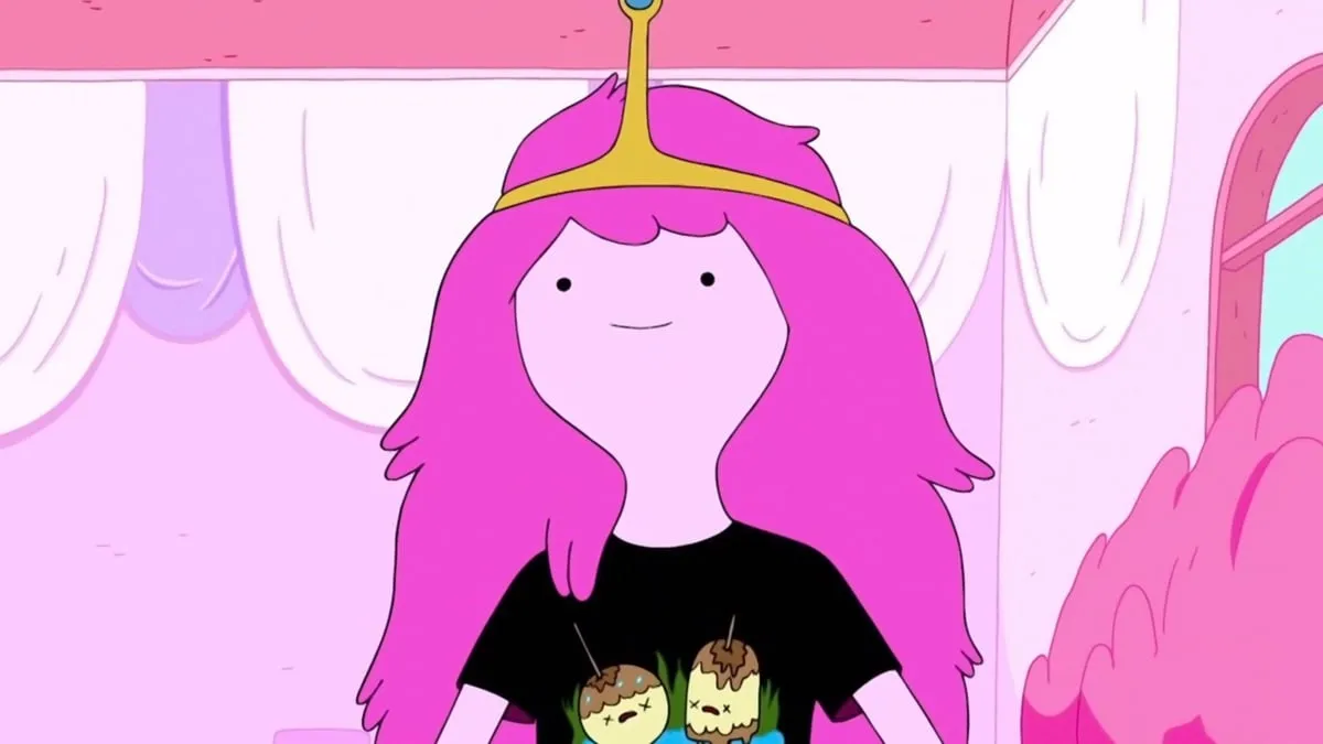 La princesse Bubblegum sourit dans un t-shirt de groupe