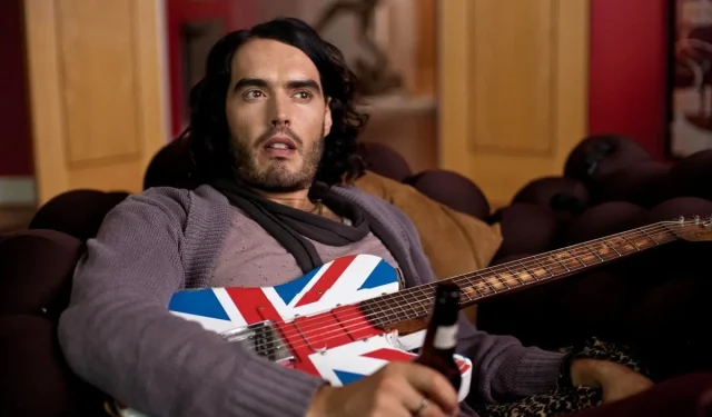 El amuleto de 250 dólares de Russell Brand: ¿es aceite de serpiente o un escudo contra la lógica, la razón y el sentido común?