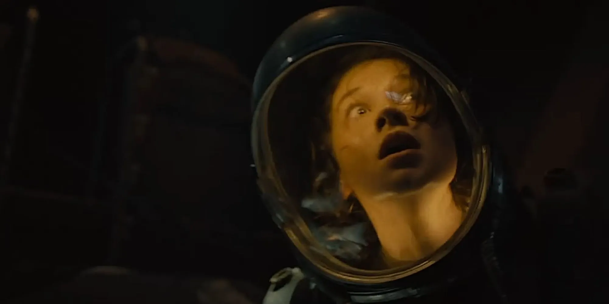 Pluie en combinaison spatiale dans Alien Romulus