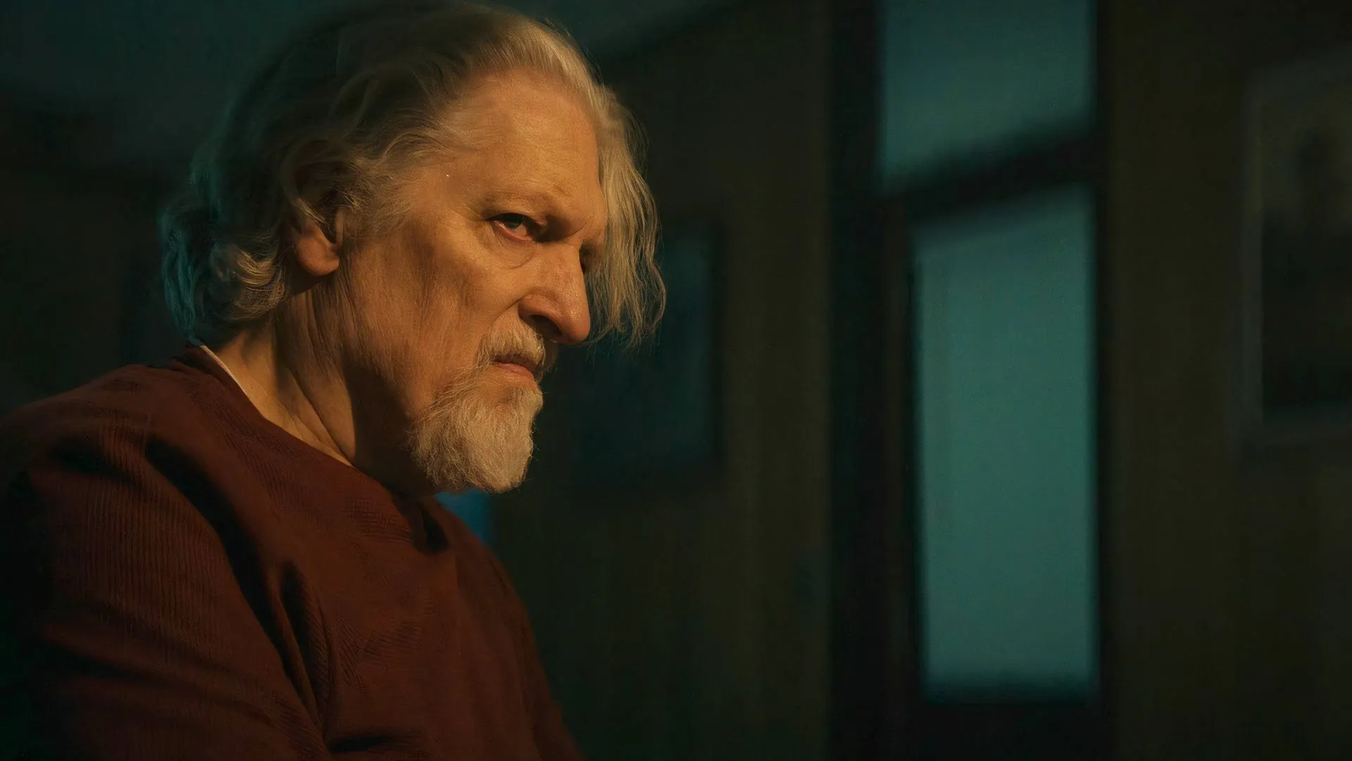 Clancy Brown como Sal Maroni en El Pingüino