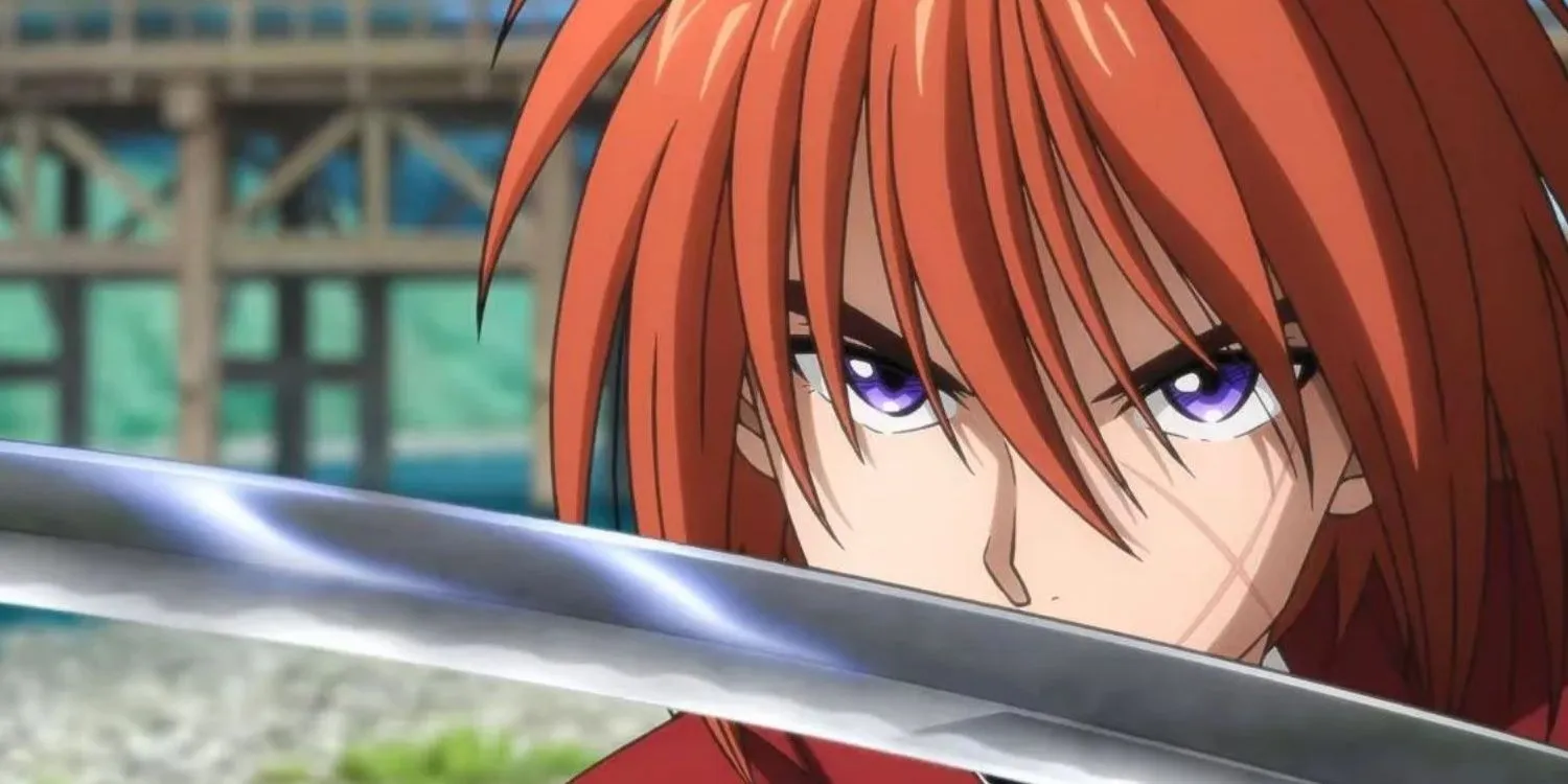 Kenshin sosteniendo su espada