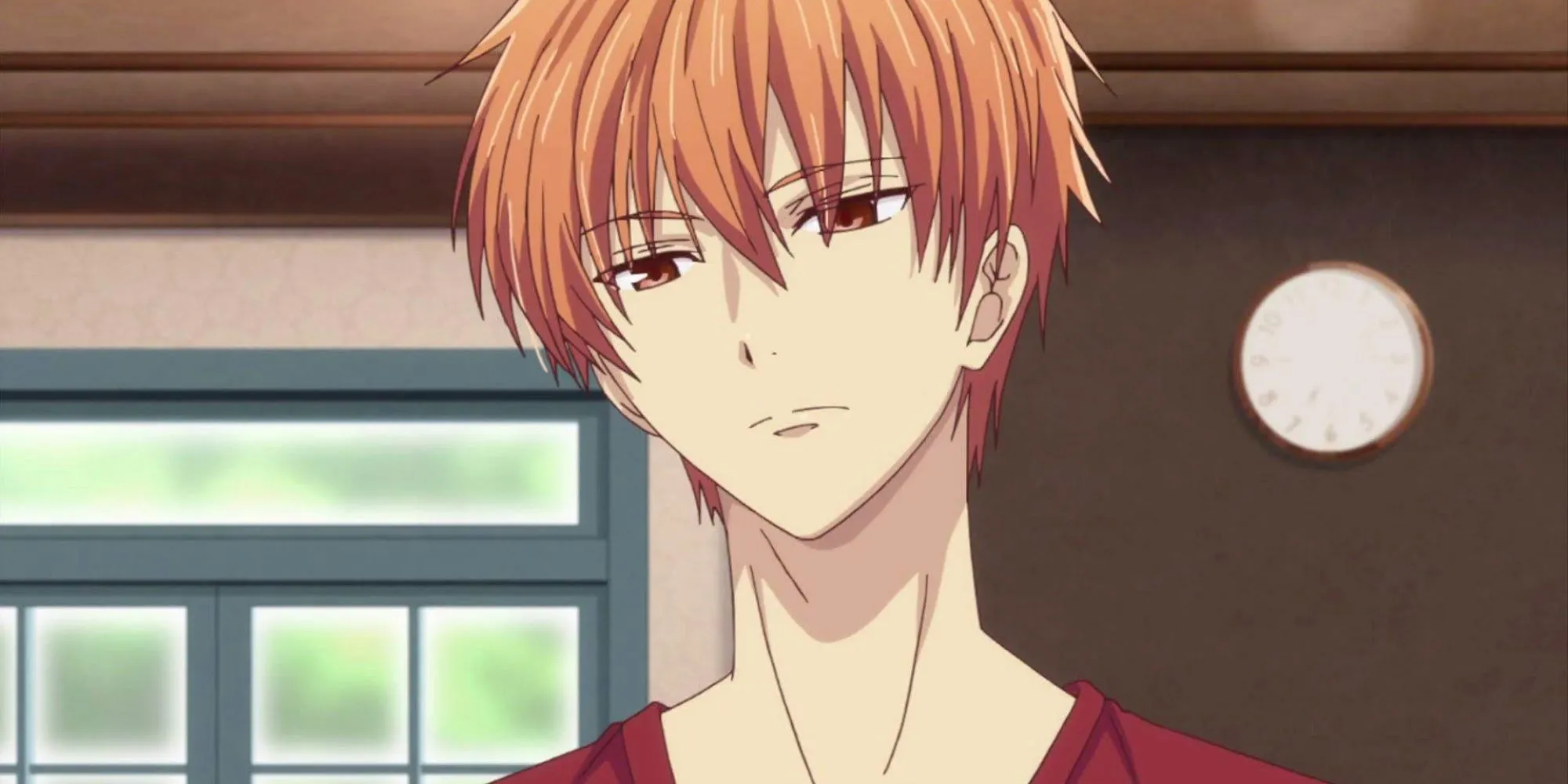 Kyo Sohma se ve serio