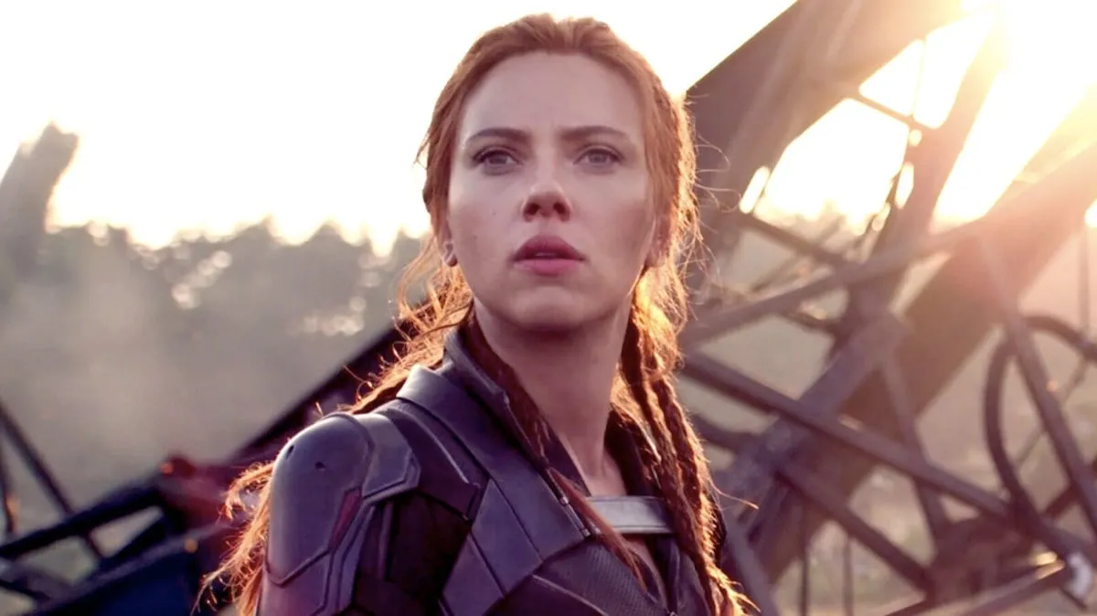 Scarlett Johansson dans le rôle de Natasha Romanoff/Black Widow dans le film Black Widow de Marvel.