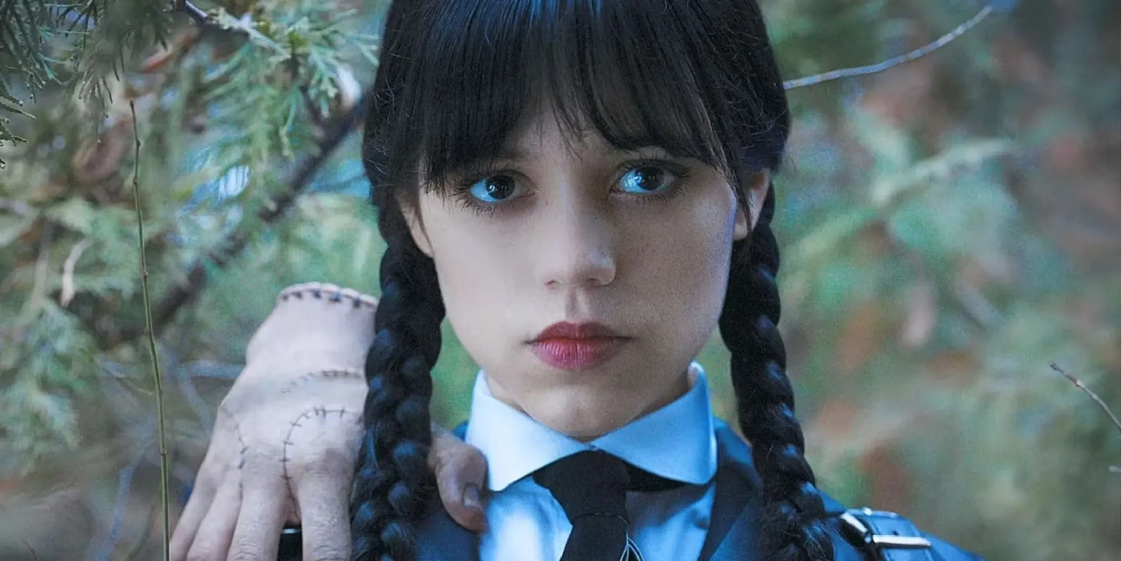 Mercredi Addams (Jenna Ortega) et Fez dans Mercredi